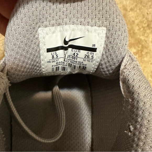 Nike Air Max Plus Big Logo Wolf Grey - Picture 4 of 5